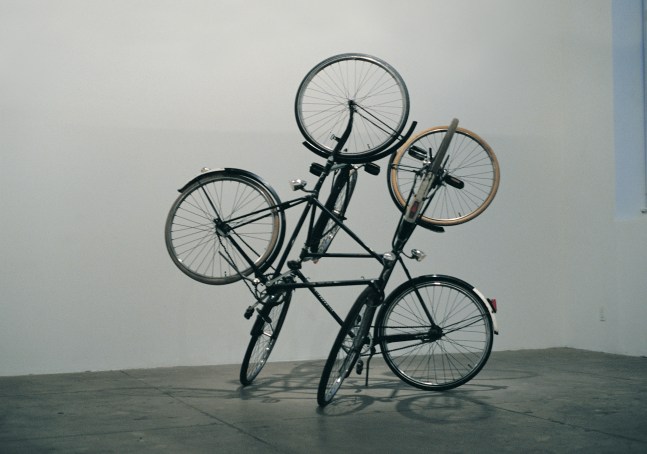 cuatro bicicletas (siempre hay una direcci&amp;oacute;n), 1994

bicicletas alteradas

198 x 223.5 x 223.5 cm

&amp;nbsp;