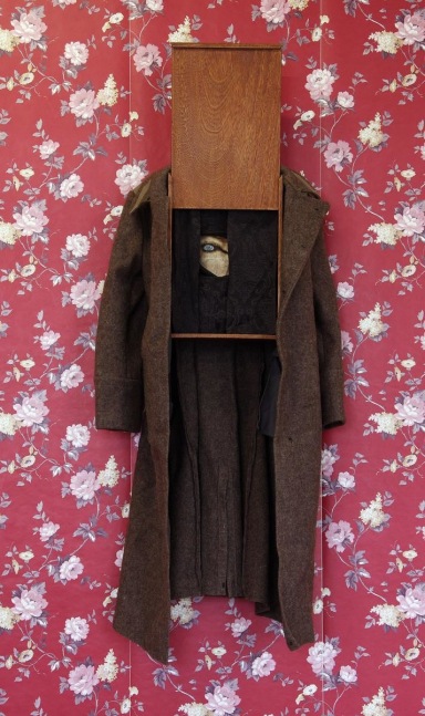 in a cabin in the woods, 2010

piel de venado, madera, fieltro

150 x 70 x 33 cm

&amp;nbsp;