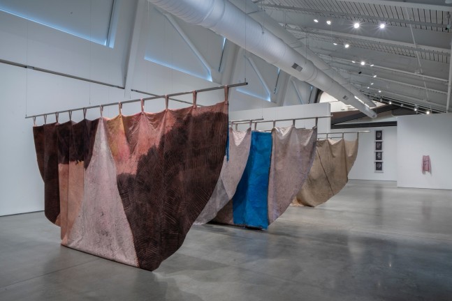 installation view duane linklater:&amp;nbsp;mymothersside, berkeley art museum and pacific film archive (bampfa), 2023. photo: whit forrester