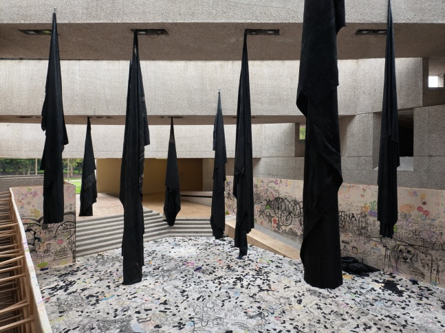 vista de instalaci&amp;oacute;n&amp;nbsp;oscar murillo: esp&amp;iacute;ritus en el pantano,&amp;nbsp;museo tamayo, 2025. foto: reinis lismanis