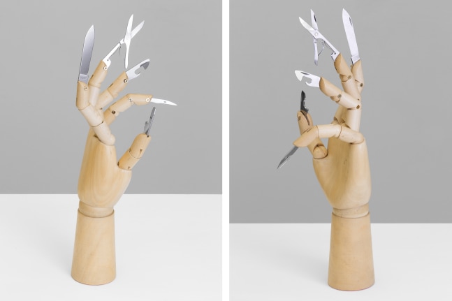transici&amp;oacute;n del mono al hombre, 2015

wooden hand model and steel knives

14.57 x 4.72 x 2.36 in.