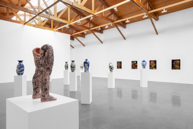 vista de instalaci&amp;oacute;n&amp;nbsp;dr. lakra: tupi or not tupi, kurimanzutto ciudad de m&amp;eacute;xico, 2024. pfoto: gerardo&amp;nbsp;landa / eduardo l&amp;oacute;pez (glr estudio)