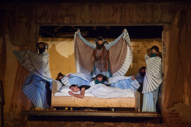 shkrep&amp;euml;tima, 2018

performance presentado en la antigua casa de cultura de runik, kosovo