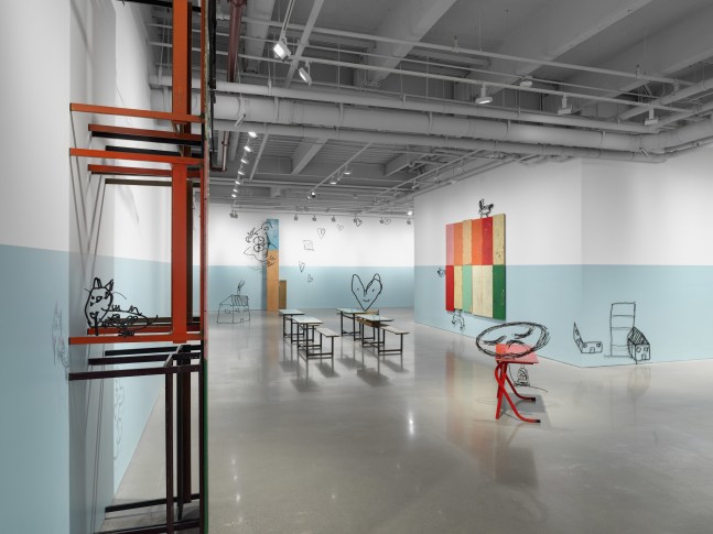 vista de instalaci&amp;oacute;n&amp;nbsp;petrit halilaj: abetare (noisy classroom), kurimanzutto nueva york, 2024. foto: dan bradica