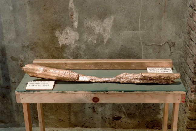 hommage &amp;agrave; filiou, 2003

purpurina, aceite sobre madera de pino

&amp;nbsp;

100 x 75 x 33 cm

&amp;nbsp;