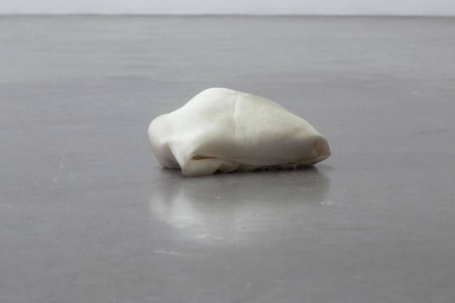 no se puede hacer una revoluci&amp;oacute;n con guantes de seda, kurimanzutto, ciudad de m&amp;eacute;xico, 2016