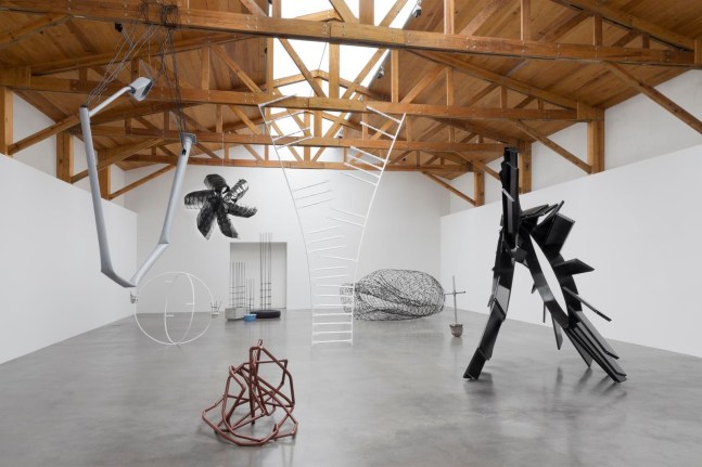 	monika sosnowska,&amp;nbsp;el jard&amp;iacute;n, 2011