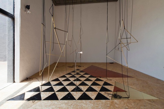 discrepancies with m.g., 2011

brass, nylon rope, cork, rubber

variable dimensions
installation view, museo experimental el eco, mexico city, 2011

&amp;nbsp;