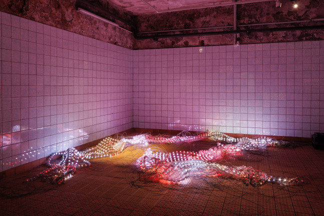 fundamental attribution error, 2023. vista de instalaci&amp;oacute;n en schinkel pavillon, berl&amp;iacute;n