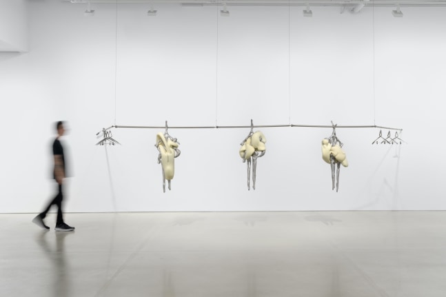 b&amp;aacute;rbara s&amp;aacute;nchez-kane, new lexicons for embodiment, kurimanzutto, new york, 2023. photo: dan bradica&amp;nbsp;