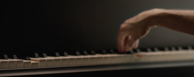 take over (internationale), 2017

hd video projection, color, stereo sound

7 min 56 sec