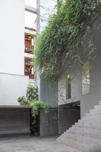 no se puede hacer una revoluci&amp;oacute;n con guantes de seda, kurimanzutto, ciudad de m&amp;eacute;xico, 2016