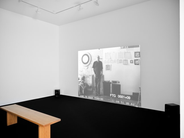 vista de instalaci&amp;oacute;n de&amp;nbsp;john giorno: jasmine burn, kurimanzutto nueva york, 2024. foto: zach hyman&amp;nbsp;