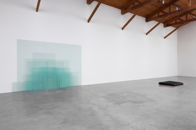 no se puede hacer una revoluci&amp;oacute;n con guantes de seda, kurimanzutto, ciudad de m&amp;eacute;xico, 2016