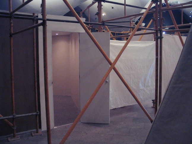 	elephant juice, sexo entre amigos, monika sosnowska, restaurante los manantiales, xochimilco, ciudad de m&amp;eacute;xico, 2003