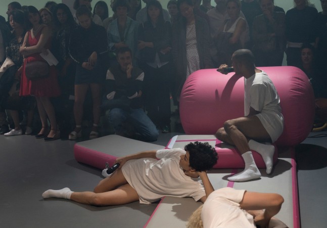 an ideal for a living

images of the performance at centre culturel suisse

paris, 2018