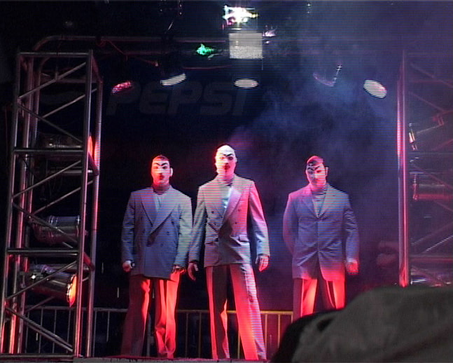 amorales vs amorales (my way, tijuana), 2000

video, color with sound

33 min 30 sec