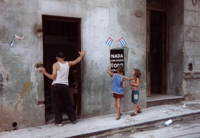 habana, 2000&amp;nbsp;

fotograf&amp;iacute;a documental de poster

55.8&amp;nbsp;x&amp;nbsp;83.8 cm