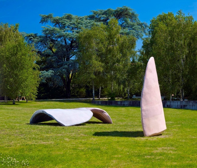 cold shoulder, 2014

metal, fabric, epoxy resin
122 x 43.3 x .8 in.&amp;nbsp;each approx.

installation view, serralves museum, porto, portugal, 2014