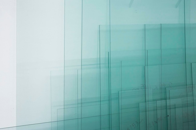 no se puede hacer una revoluci&amp;oacute;n con guantes de seda, kurimanzutto, ciudad de m&amp;eacute;xico, 2016