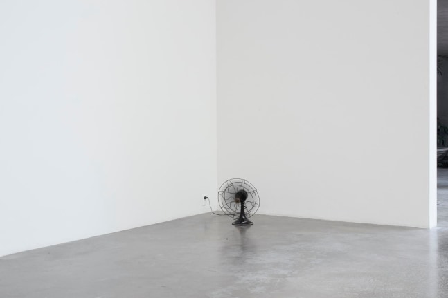 no se puede hacer una revoluci&amp;oacute;n con guantes de seda, kurimanzutto, ciudad de m&amp;eacute;xico, 2016