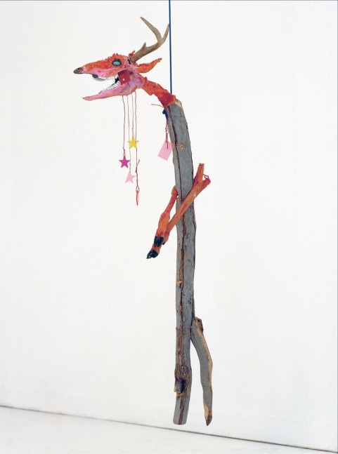 a dead deer, 1986
cr&amp;aacute;neo, hueso, madera, pintura, pl&amp;aacute;stico, hilo
120 x 72 x 14 cm

&amp;nbsp;

&amp;nbsp;