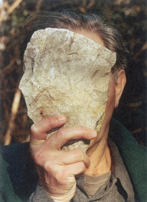 self-portrait pretending to be a stone statue of myself, 2006
fotograf&amp;iacute;a
dimensiones variables

&amp;nbsp;

&amp;nbsp;