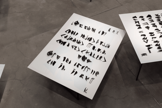 life in the folds, 2017

alphabet of ocarinas placed over tables, forming a poem. high temperature enamelled ceramic, compressed aluminum sheets prepared with imprint, silkscreen and varnish, fixed on a steel tubular base. film black and white, with sound. set of 100 xerographic prints on paper

45.28 x 472.44 x 303.15 in. approx. installed.

installation view at the 57th venice biennale, 2019

detail
