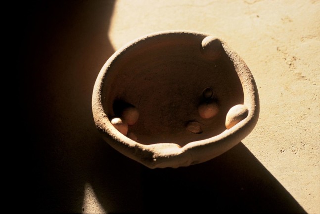 	plato solar, 2002	impresi&amp;oacute;n sobre papel fuji crystal	40.6 x 50.8 cm	parte de nuevas fotograf&amp;iacute;as, kurimanzutto, ciudad de m&amp;eacute;xico, 2002