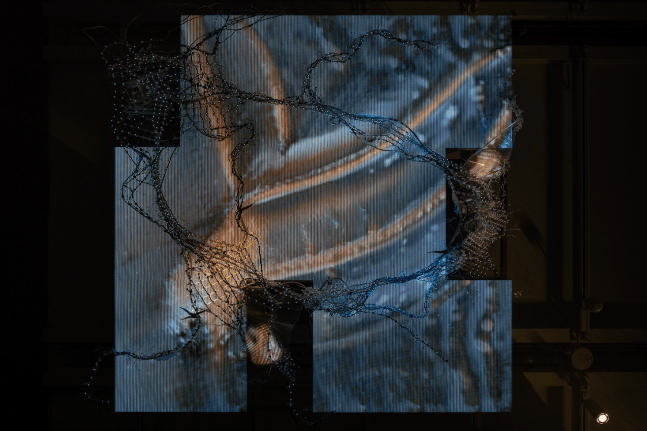 scr&amp;there4;pe II&amp;nbsp;(isle of vitr&amp;there4; ous), 2022. vista de instalaci&amp;oacute;n de whitney biennial, 2022