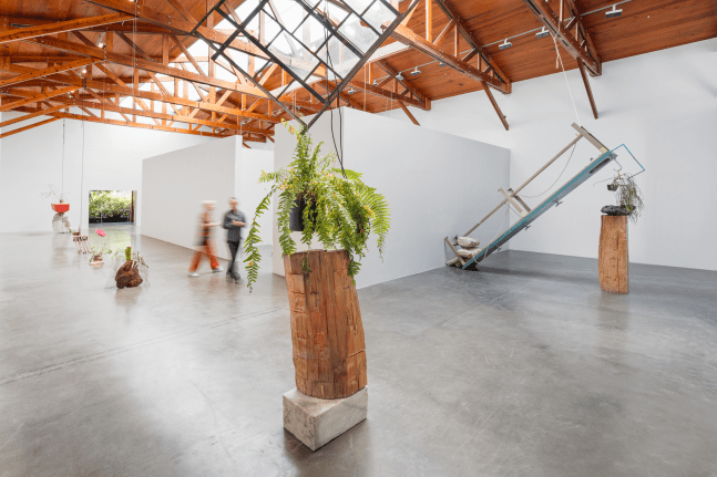 esculturas pendientes, kurimanzutto, ciudad de m&amp;eacute;xico, 2019