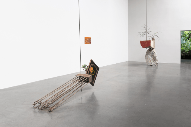 esculturas pendientes, kurimanzutto, ciudad de m&amp;eacute;xico, 2019