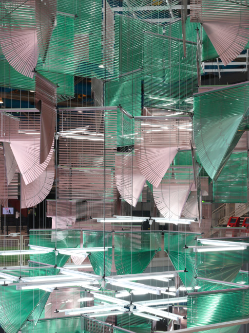 lingering nous, 2016

aluminum venetian blinds, aluminum hanging structure, powder coating, steel wire, led tubes, cable

67.52 x 379.13 x 427.56 in.
installation view at centre pompidou, paris, 2016

photo: philippe migeat, 2016