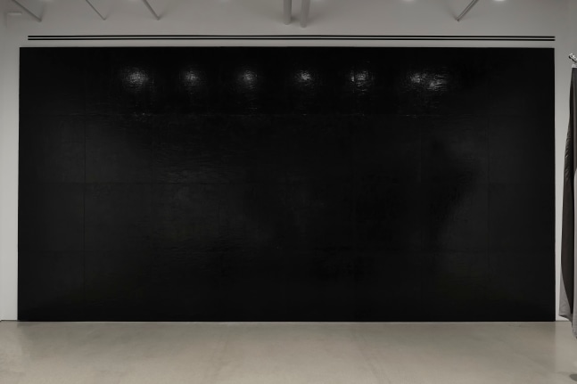 vista de instalaci&amp;oacute;n &amp;iquest;por qu&amp;eacute; el socialismo? por albert einstein, curadur&amp;iacute;a de gabriel orozco, kurimanzutto nueva york, 2025. foto: zach hyman