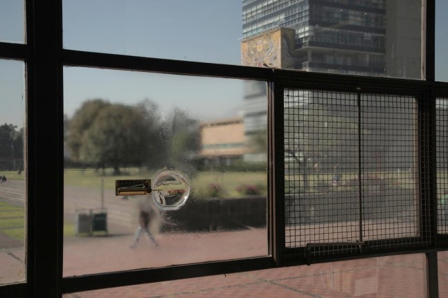 no window no cry (juan o&amp;#39;gorman, biblioteca central de la unam), 2011
glass window and music box
window: 38.19 x 44.09 in; music box: 3.15 x 10.24 x 3.15 in

&amp;nbsp;

&amp;nbsp;