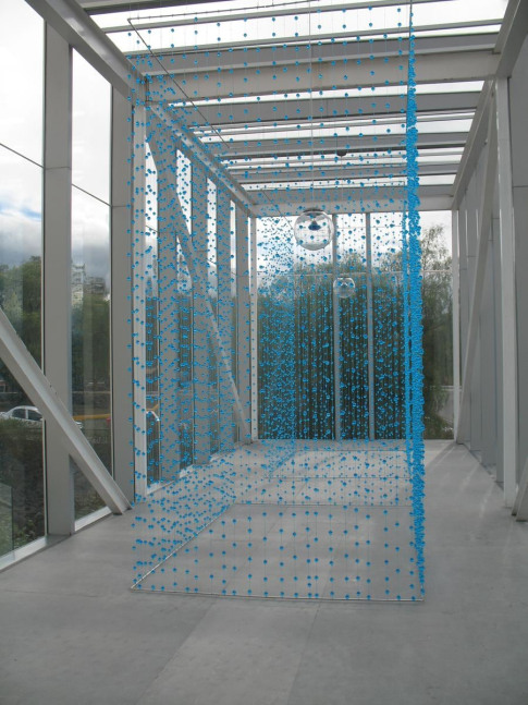 doble turno, 1994

plastic balls, nylon

variable dimensions&amp;nbsp;

detail at muac museo de arte contempor&amp;aacute;neo, mexico city

&amp;nbsp;
