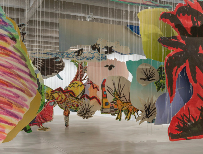 vista de instalaci&amp;oacute;n de petrit halilaj: very volcanic over this green feather, tate st. ives, 2021. foto: matt greenwood