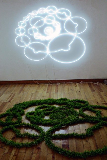 cosecha espacial, 2005

white neon, artificial plants

125.98 x 110.24 x 1.18 in. each module

&amp;nbsp;