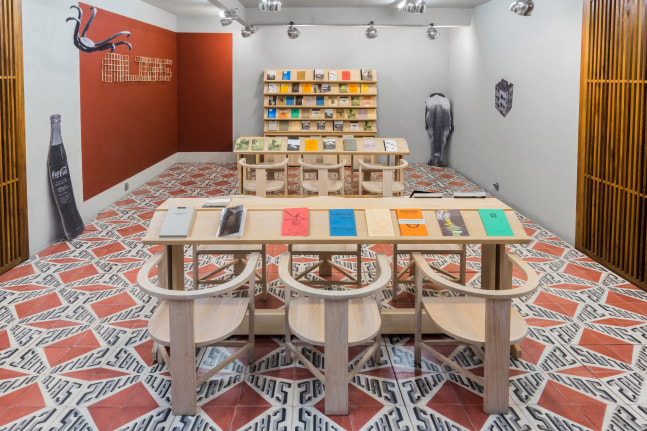 proyecto para biblioteca editorial alias, 2014

installation: 1 bookcase, 2 tables, 12 chairs, 1 balsa wood sign, 5 posters, 3 modules, 1 chicharronero&amp;nbsp;cart, cement tile floor over triplay&amp;nbsp;(376 ft2 approx.), 12 lamps, 10 complete alias collections (21 books each), 10 complete ant&amp;iacute;tesis collections&amp;nbsp;(5 books each)

variable dimensions