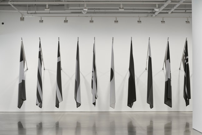 vista de instalaci&amp;oacute;n &amp;iquest;por qu&amp;eacute; el socialismo? por albert einstein, curadur&amp;iacute;a de gabriel orozco, kurimanzutto nueva york, 2025. foto: zach hyman