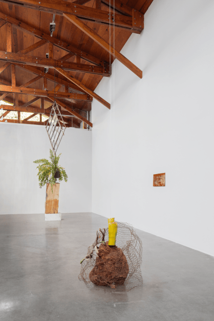 esculturas pendientes, kurimanzutto, ciudad de m&amp;eacute;xico, 2019