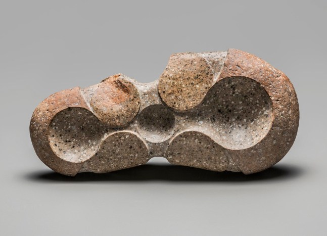 hacha doble, 2013

piedra de r&amp;iacute;o&amp;nbsp;tallada proveniente de la costa de guerrero, m&amp;eacute;xico

22 x 41 x 26.5 cm

&amp;nbsp;