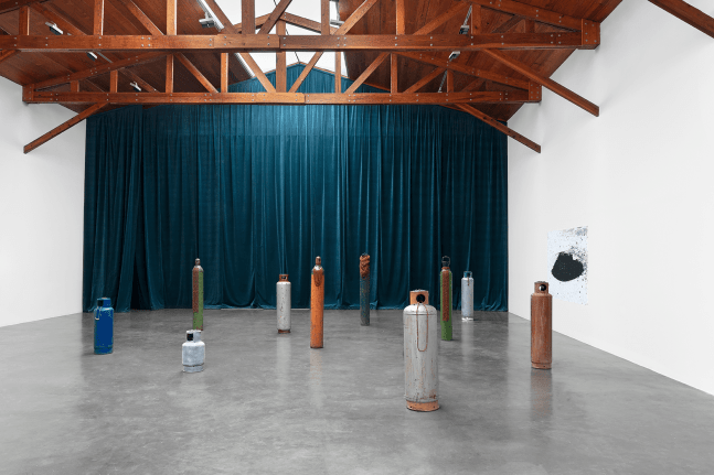 vista de instalaci&amp;oacute;n el placer despu&amp;eacute;s, kurimanzutto, ciudad de m&amp;eacute;xico, 2019. foto: gerardo landa estudio