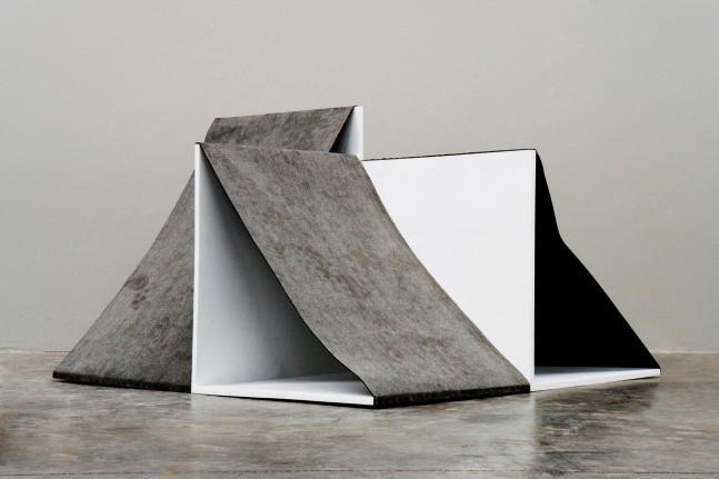 especulaciones&amp;nbsp;(an&amp;aacute;lisis de riesgo I), 2007

painted plywood structure with weatherproof roofing roll,&amp;nbsp;silicone

28.35 x 48.03 x 48.03 in.

&amp;nbsp;