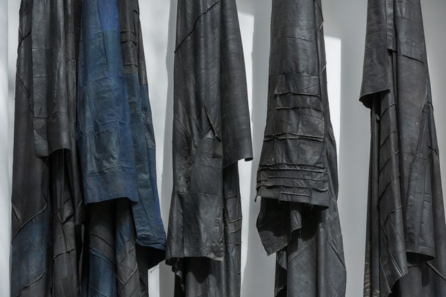 vista de instalaci&amp;oacute;n oscar murillo:&amp;nbsp;all the world&amp;#39;s futures, 56th venice biennale, italia,&amp;nbsp;2015. foto: maris mezulis


&amp;nbsp;
