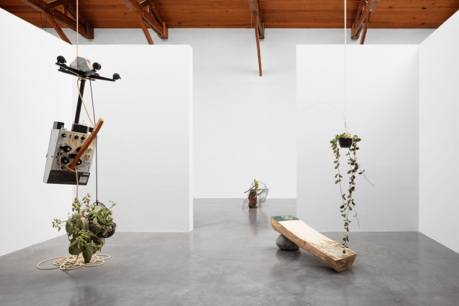 esculturas pendientes, kurimanzutto, ciudad de m&amp;eacute;xico, 2019