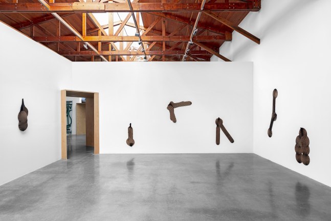 gabriel orozco,&amp;nbsp;veladoras arte universal&amp;nbsp;en&amp;nbsp;siembra, kurimanzutto, ciudad de m&amp;eacute;xico, 2020