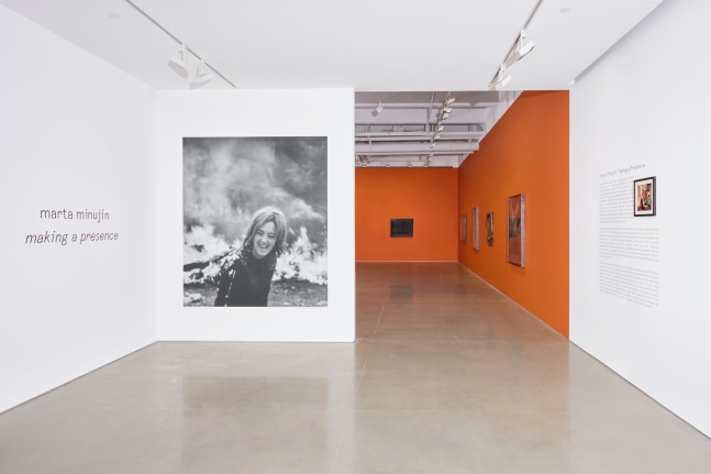 Marta Minuj&iacute;n: Making a Presence