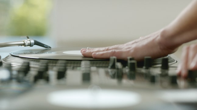 unravel,&amp;nbsp;2013
2 channel hd video projection, sound: discrete 5.0
21:00 min each