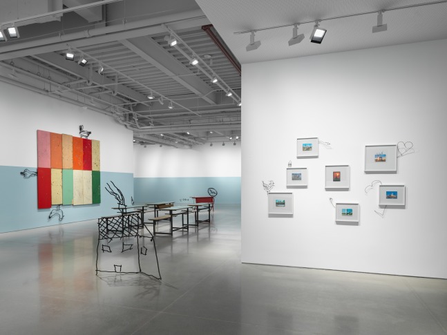 vista de instalaci&amp;oacute;n&amp;nbsp;petrit halilaj: abetare (noisy classroom), kurimanzutto nueva york, 2024. foto: dan bradica